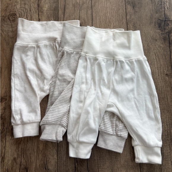 NewBorn Bundle - Zara, Colored Organics, H & M, Carters, Kendi - Picture 6 of 12